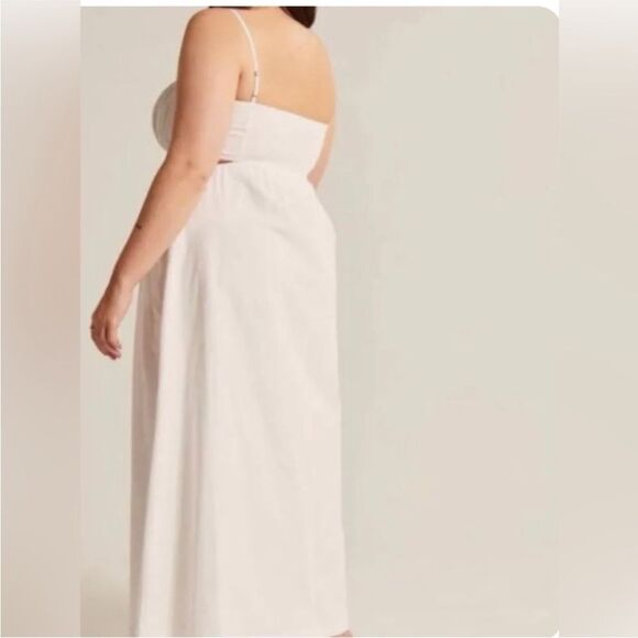 Abercrombie and Fitch cut out Elegant White Maxi Dress - Picture 3 of 9